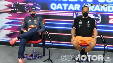 hamilton-verstappen-relajado-soymotor.jpg