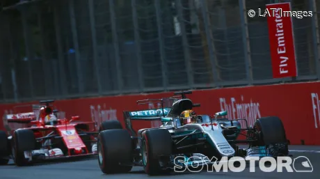 hamilton_vettel_baku_2017_soymotor.jpg