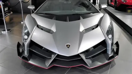 El Lamborghini Veneno aterriza en Londres por primera vez 