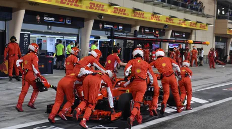 Herido un mecánico Ferrari en una parada conflictiva de Räikkönen |  