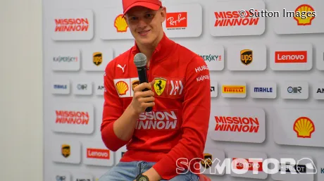 mick-schumacher-ferrari-test-barein-2-soymotor.jpg