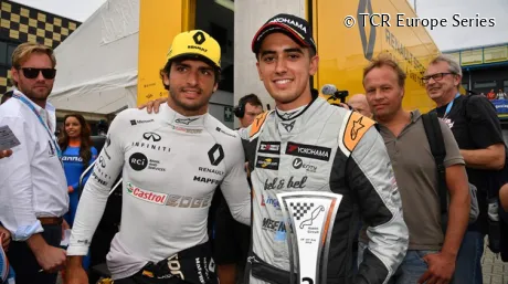 mikel-azcona-tcr-europe-series-carlos-sainz-f1.jpg