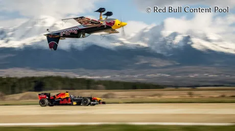 red-bull-rb7-avion-invertido-soymotor.jpg