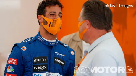 ricciardo-brown-mclaren-soymotor.jpg