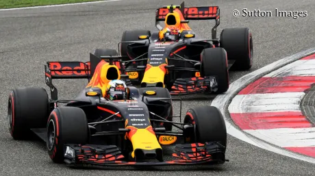 ricciardo-verstappen-redbull-china-soymotor.jpg