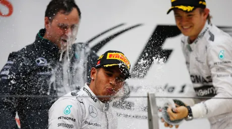 rosberg-hamilton-mercedes-china.jpg