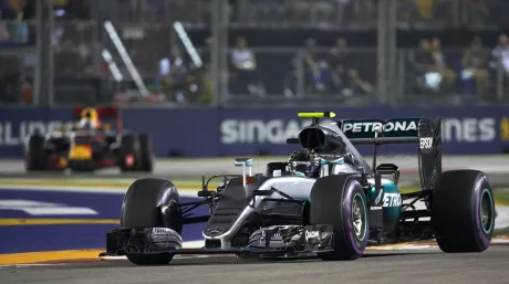 rosberg-mercedes-singapur-laf1.jpg