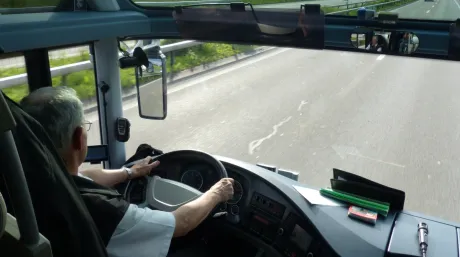 se-rebaja-edad-conducir-autobus.jpg