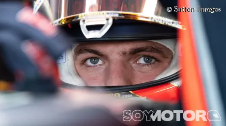 verstappen-casco-gp-japon-2019-soymotor.jpg