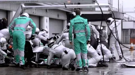 pitstop-mercedes-laf1es.jpg