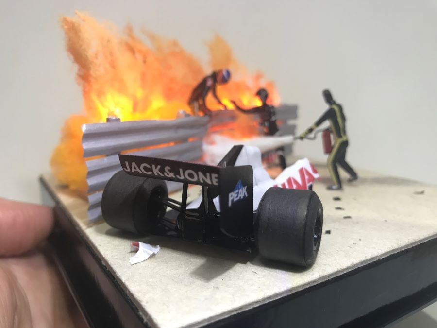 Un artista reproduce el rescate de Grosjean en miniatura