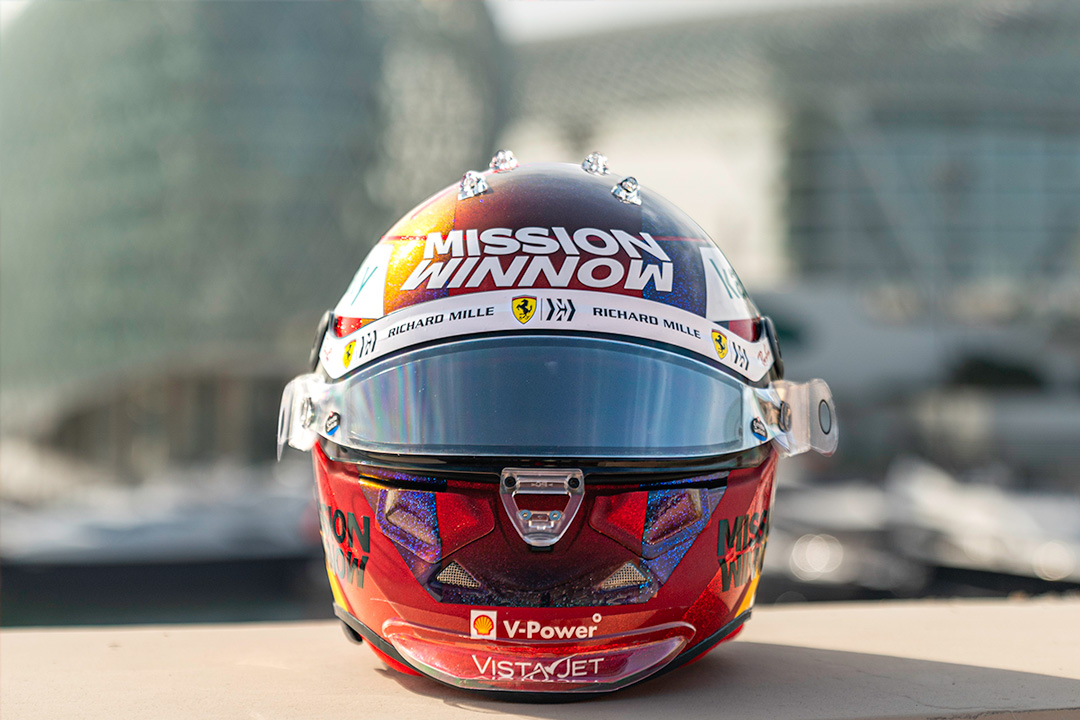 casco-sainz-soymotor.jpg