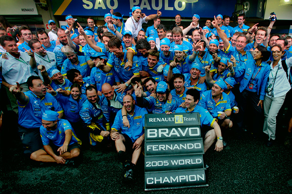 renault-campeones-mundo-2005-brasil-soymotor.jpg