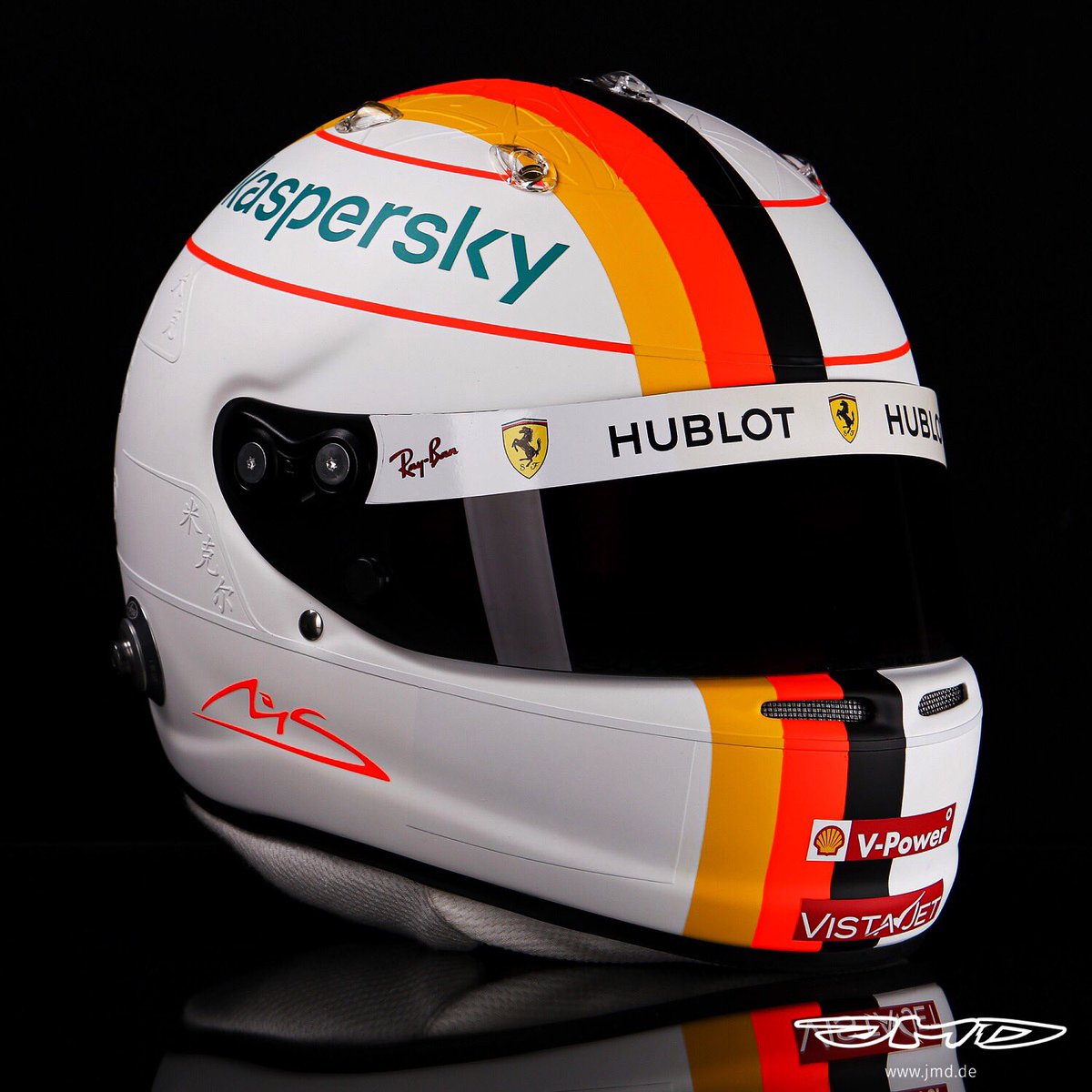 vettel-nurburgring-casco-soymotor.jpg
