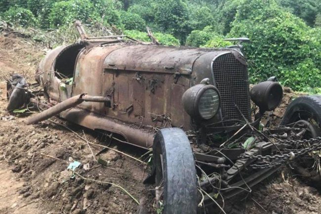 coches-americanos-abandondos-pre-guerra_2.jpg