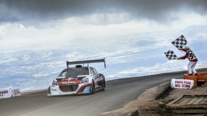 peugeot-208-loeb-pikes-peak-victoria.jpg