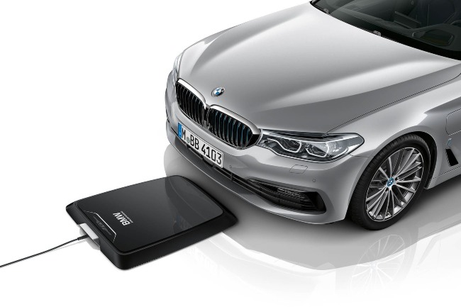 bmw-530e-iperformance-cargador-inalambrico.jpg