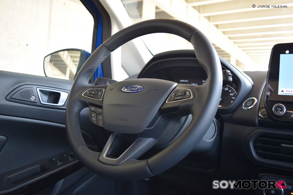 ford-ecosport-1.0-ecoboost-140-titanium-19-volante-soymotor.jpg