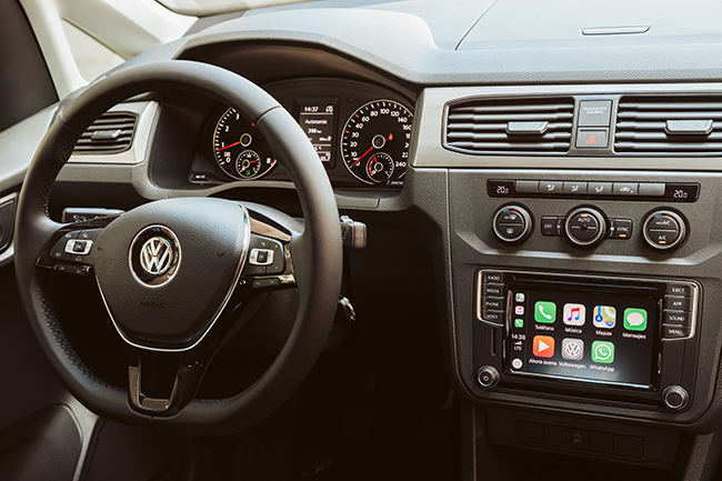 volkswagen-caddy-gnc-interior.jpg