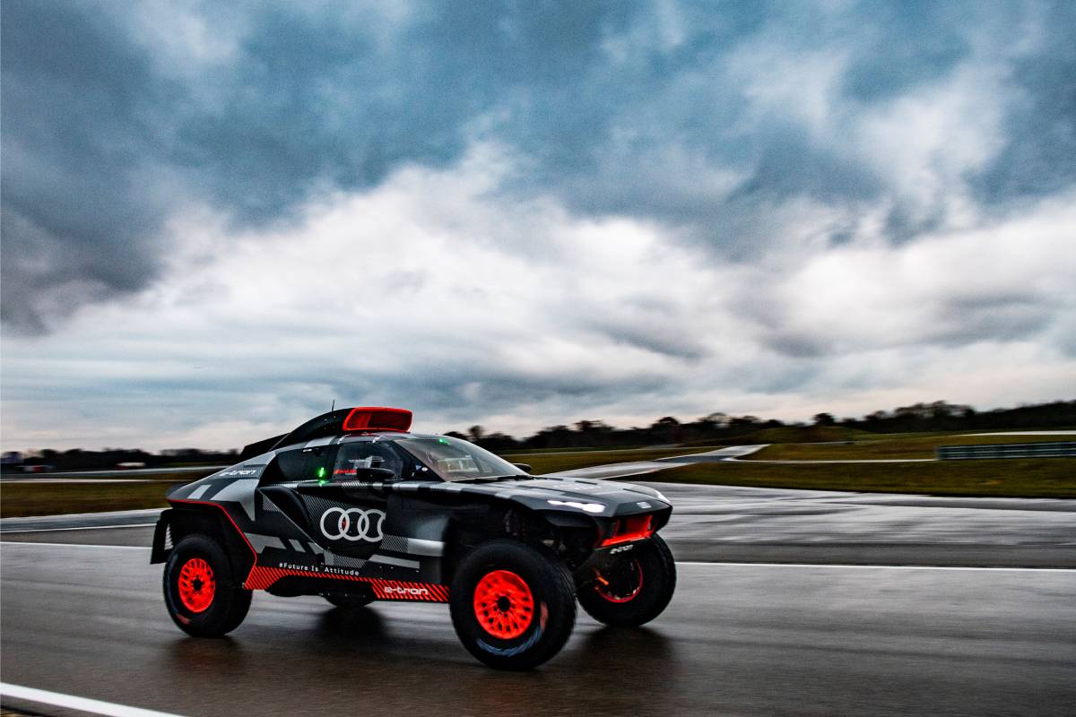 Coche Teledirigido Ninco Audi Rs Q E-Tron, pilota como Carlos Sainz