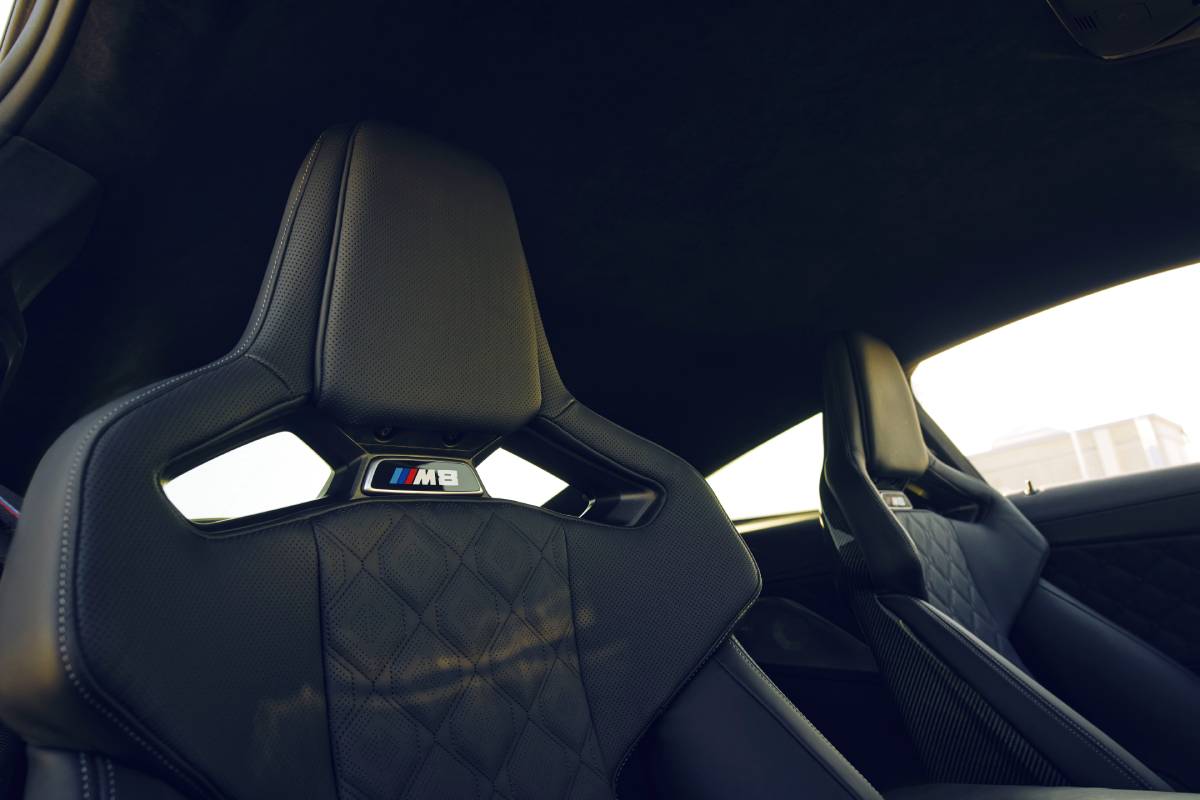 bmw-m8-competition-coupe-2022-interior-soymotor.jpg